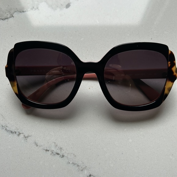Prada sunglasses - Picture 4 of 7